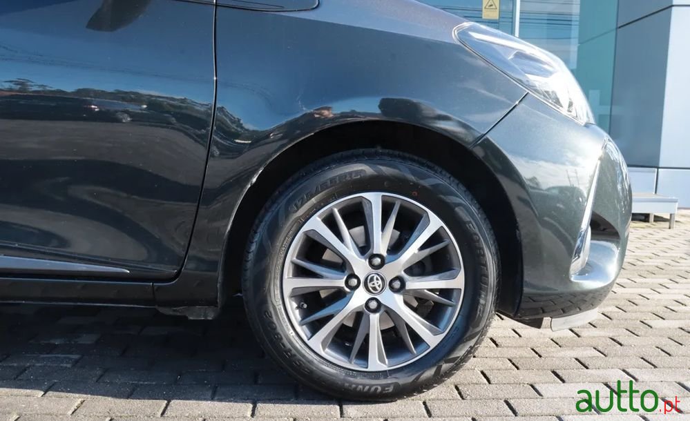 2020' Toyota Yaris photo #5