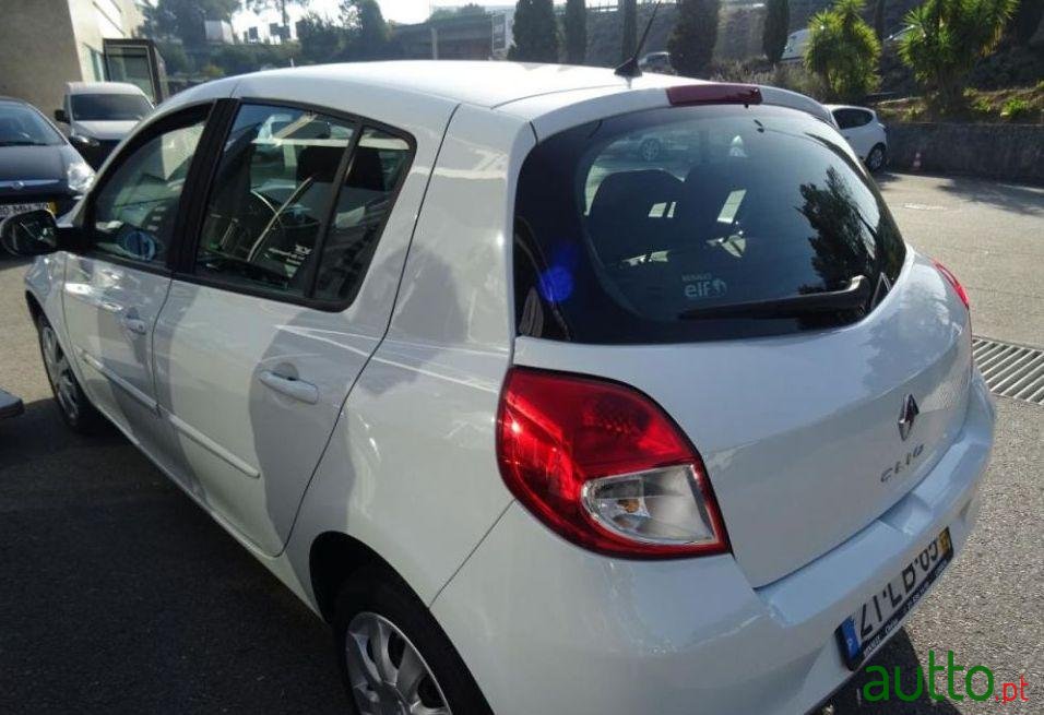 2010' Renault Clio 1.5 Dci Confort photo #2