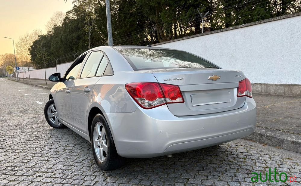 2010' Chevrolet Cruze 1.6 Ls photo #3