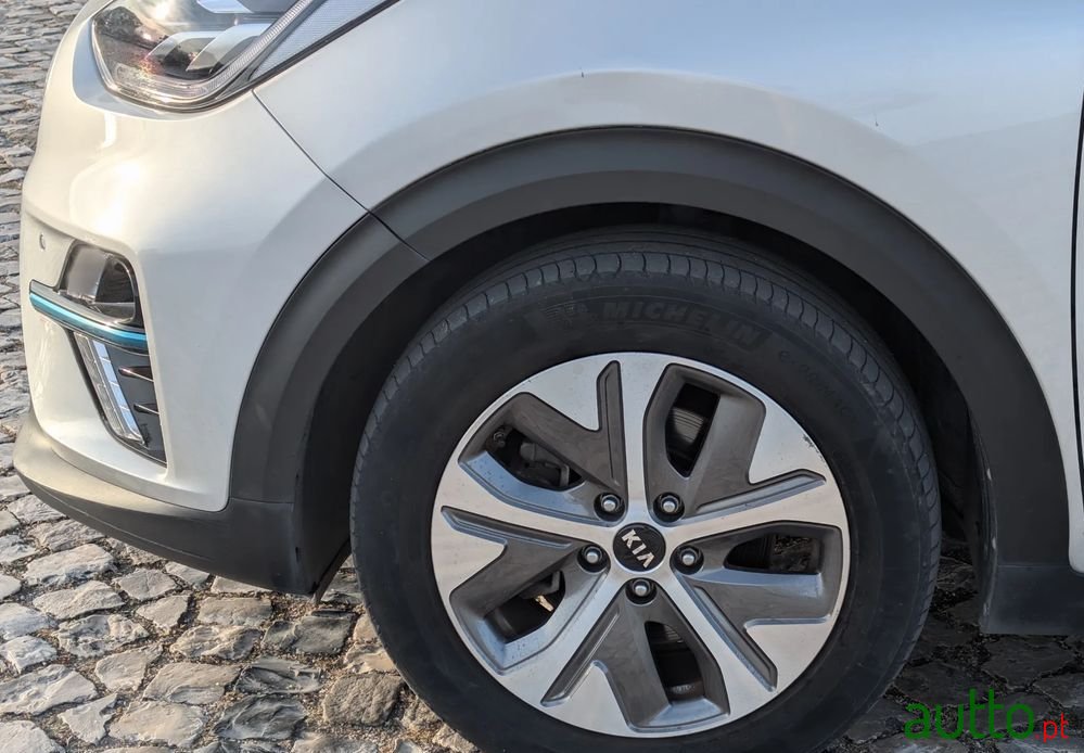2020' Kia Niro photo #6
