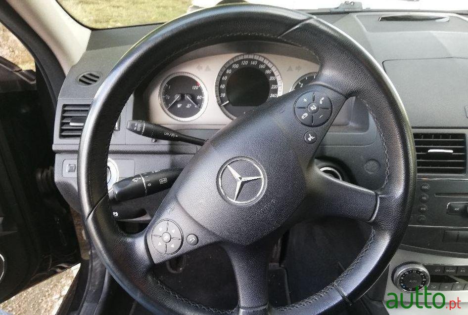 2009' Mercedes-Benz C-250 photo #4