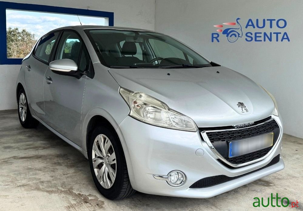 2015' Peugeot 208 1.4 Hdi Active photo #2