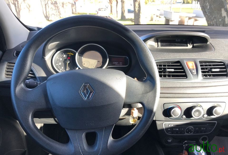 2010' Renault Megane photo #4