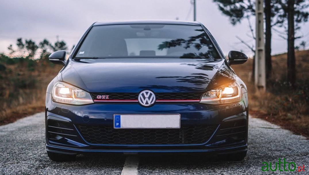 2017' Volkswagen Golf photo #1