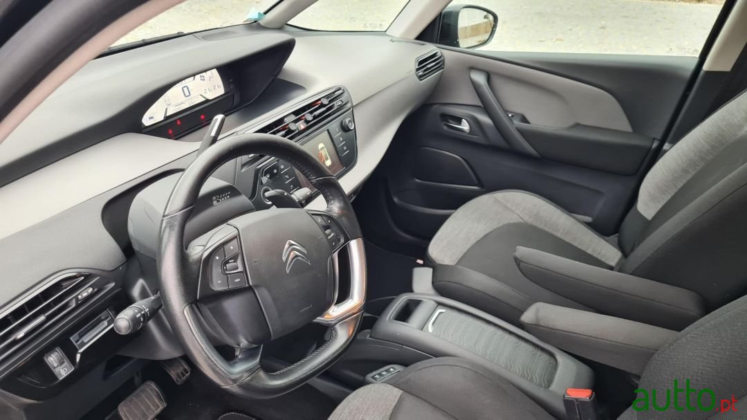 2017' Citroen C4 Grand Picasso photo #3