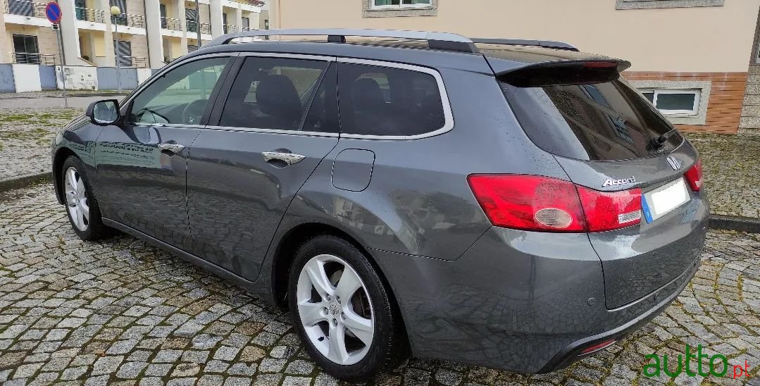 2010' Honda Accord Tourer photo #2