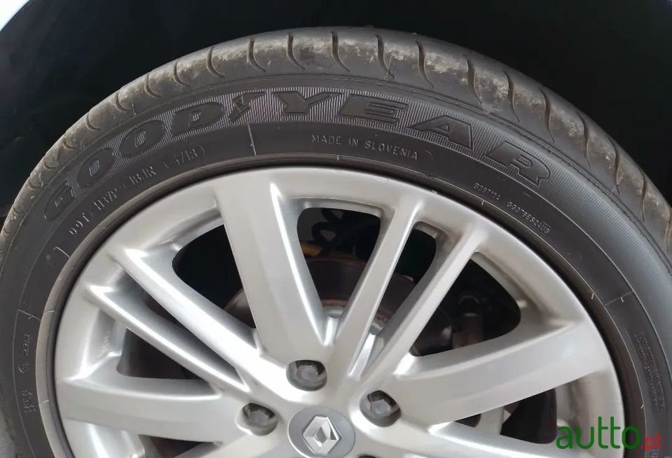 2011' Renault Megane Break photo #4