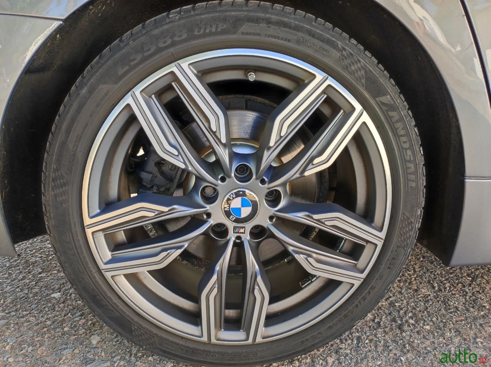 2013' BMW 520 photo #6