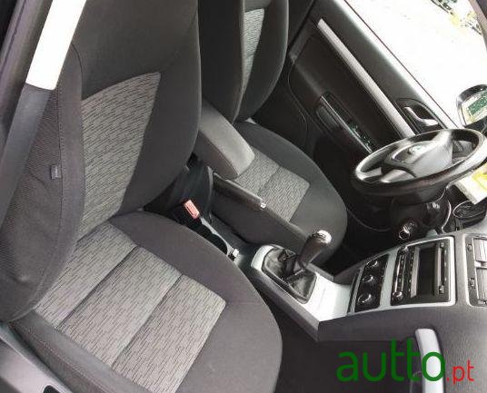 2010' Skoda Octavia Break photo #4