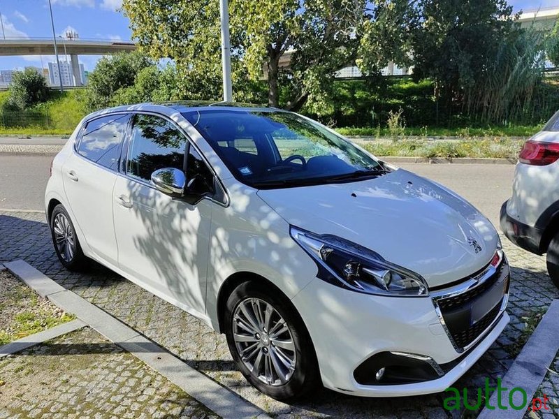 2019' Peugeot 208 photo #1