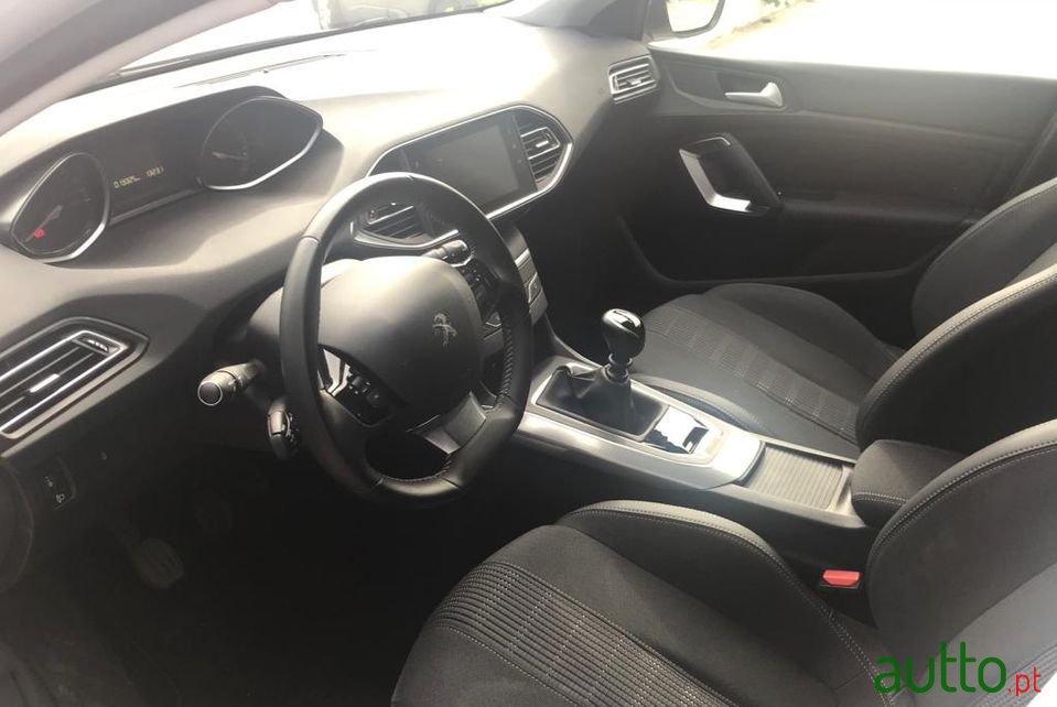 2020' Peugeot 308 photo #3