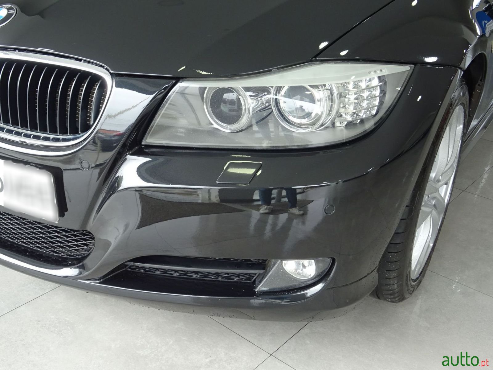 2011' BMW 318 photo #5