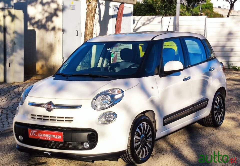 2016' Fiat 500L photo #1