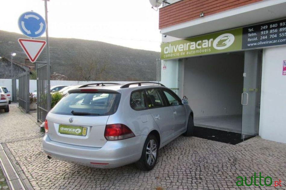 2010' Volkswagen Golf Variant photo #2