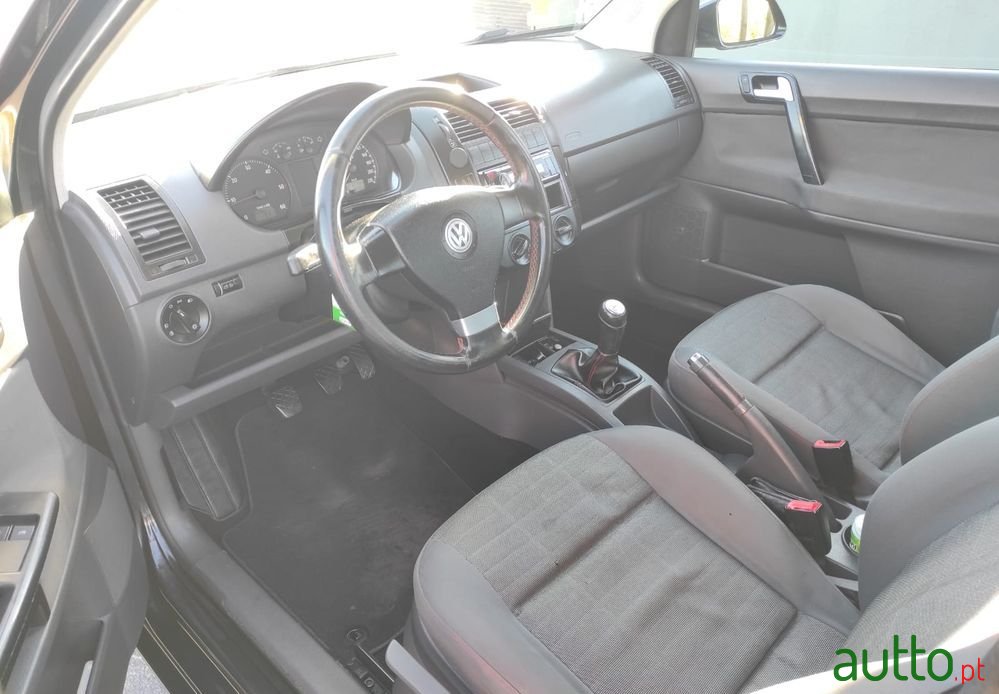 2006' Volkswagen Polo photo #5