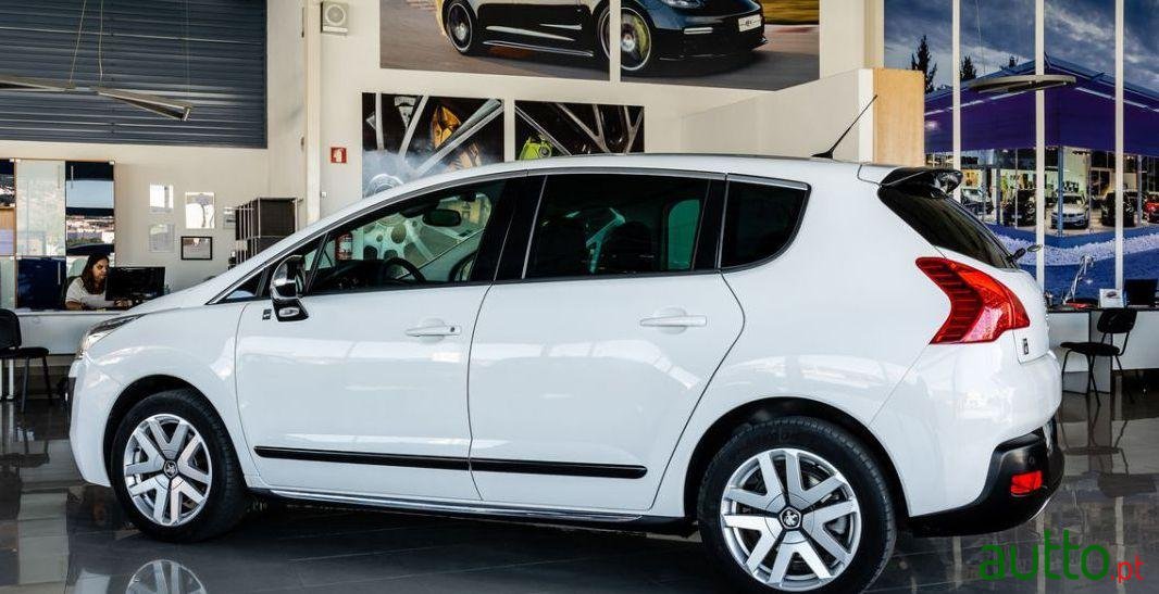 2012' Peugeot 3008 photo #2