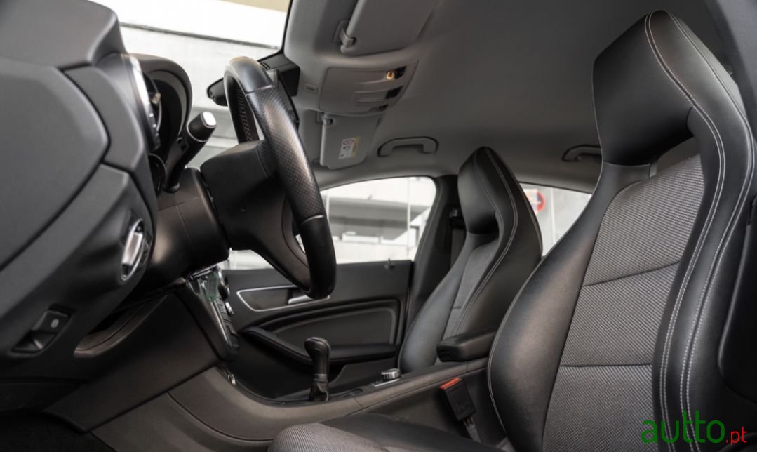 2015' Mercedes-Benz CLA 200 photo #3