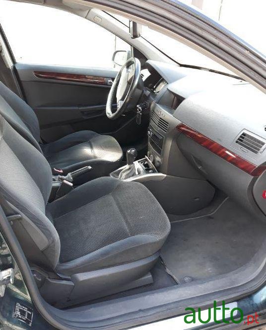 2004' Opel Astra photo #1