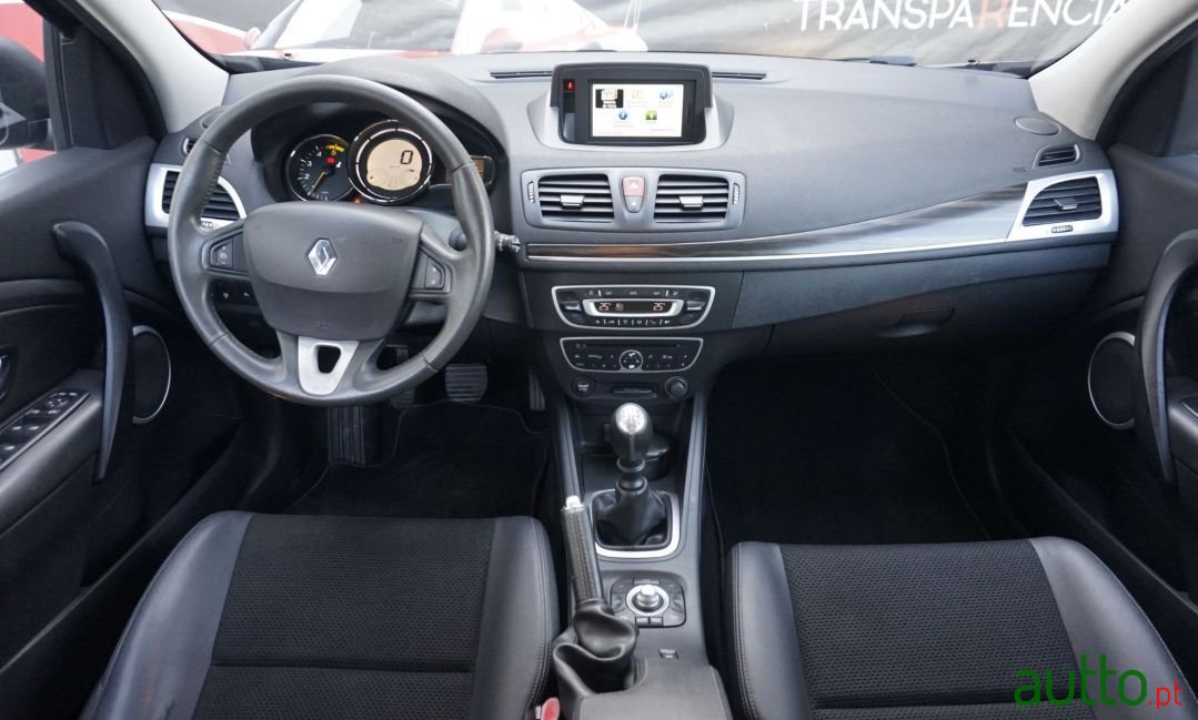 2011' Renault Megane Sport Tourer photo #4