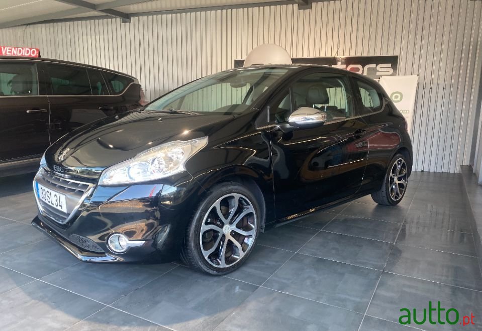 2012' Peugeot 208 photo #1