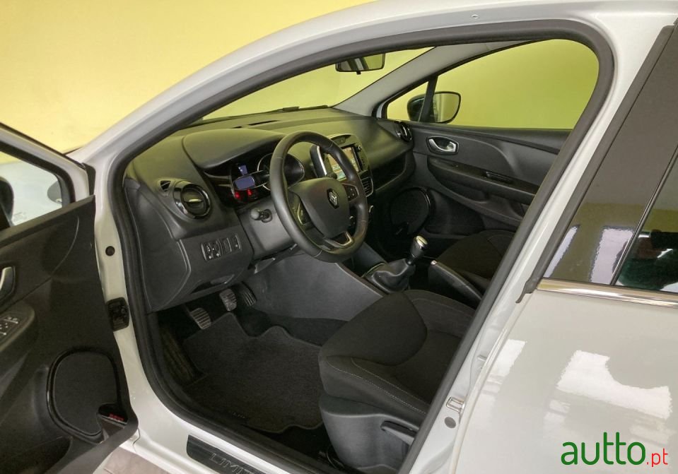 2019' Renault Clio photo #6