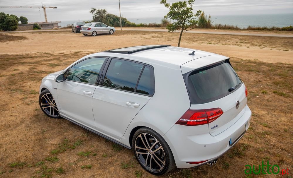 2015' Volkswagen Golf photo #4