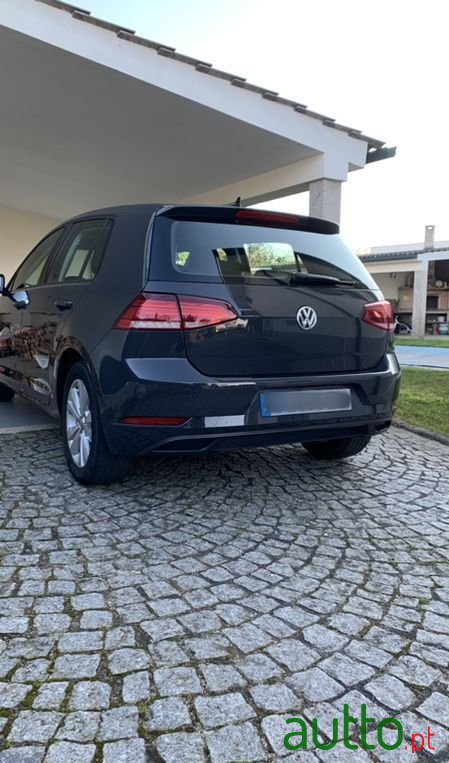 2018' Volkswagen Golf photo #4