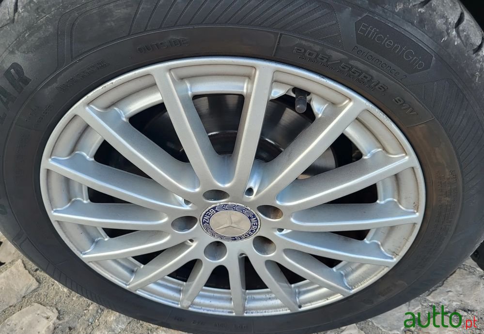 2014' Mercedes-Benz A 180 photo #5