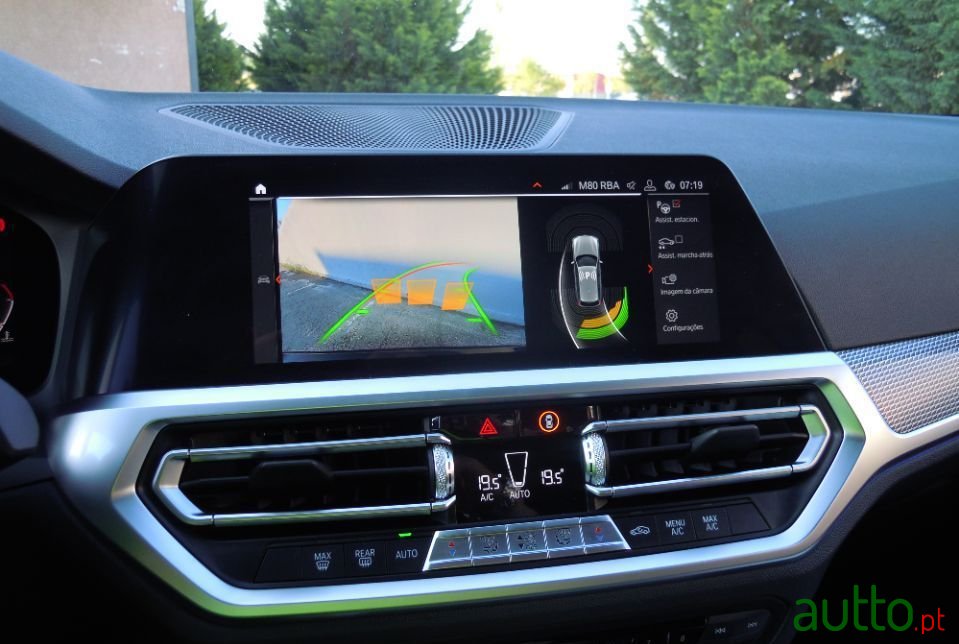 2020' BMW 320 photo #4