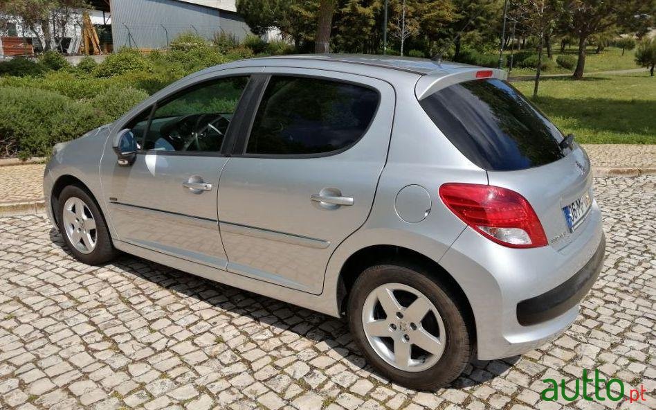 2011' Peugeot 207 photo #2