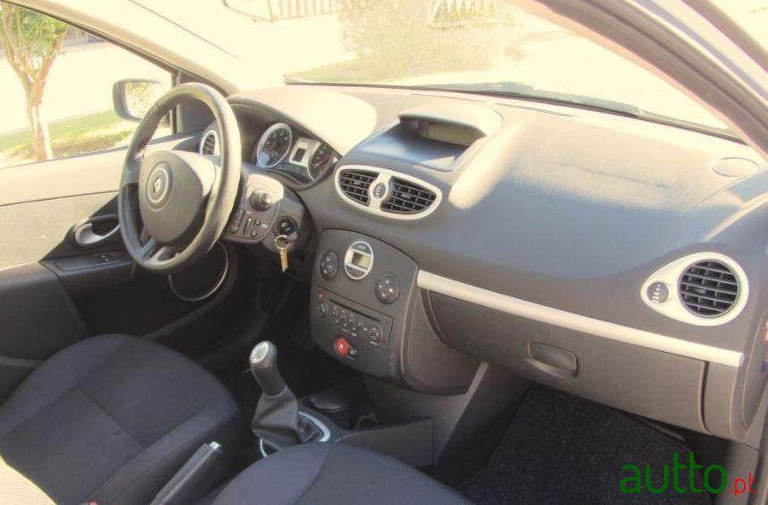 2009' Renault Clio Dynamique S photo #4
