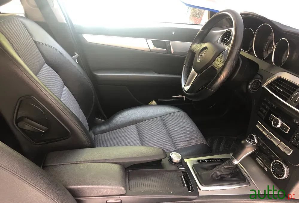 2011' Mercedes-Benz C 220 photo #4