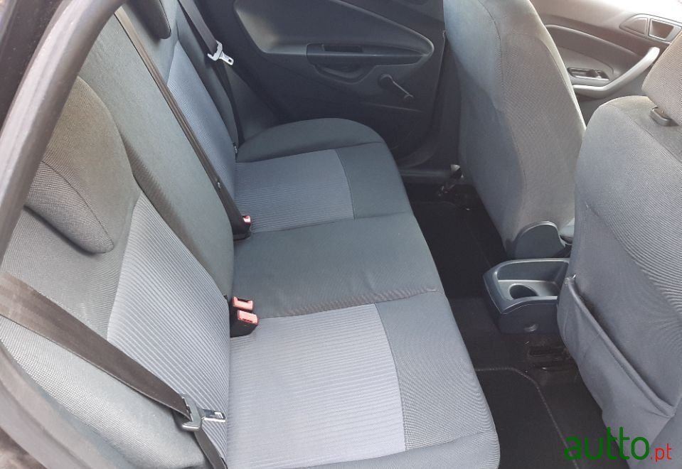 2011' Ford Fiesta photo #5