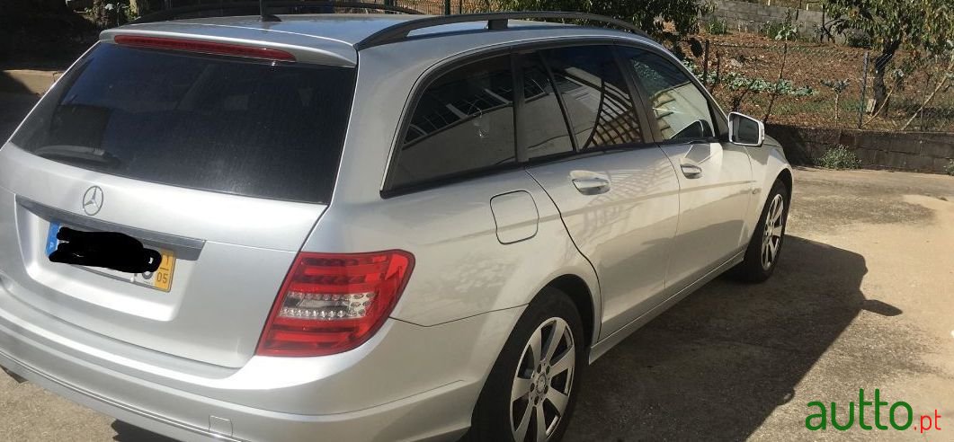 2011' Mercedes-Benz C-200 photo #3