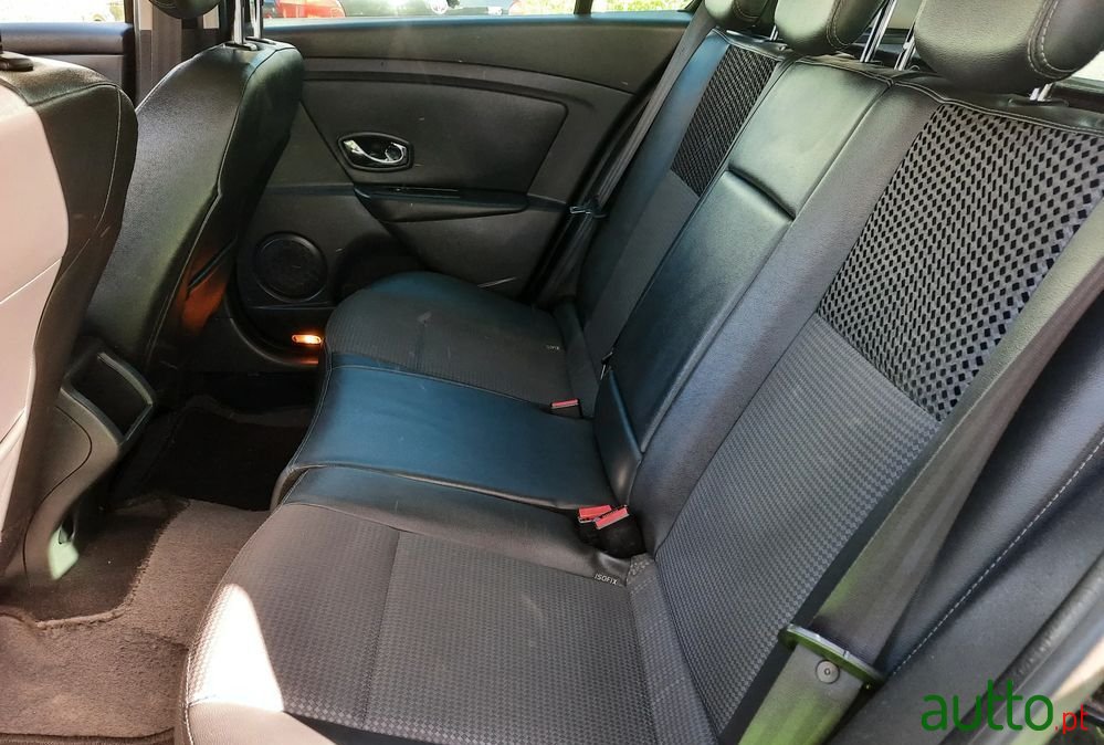 2012' Renault Megane Sport Tourer photo #6