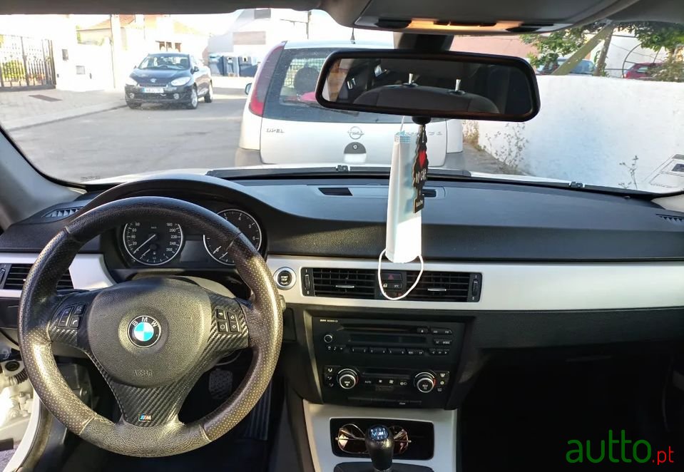 2009' BMW 316 photo #3