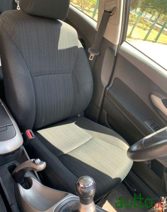 2007' Toyota Auris D-4D photo #1