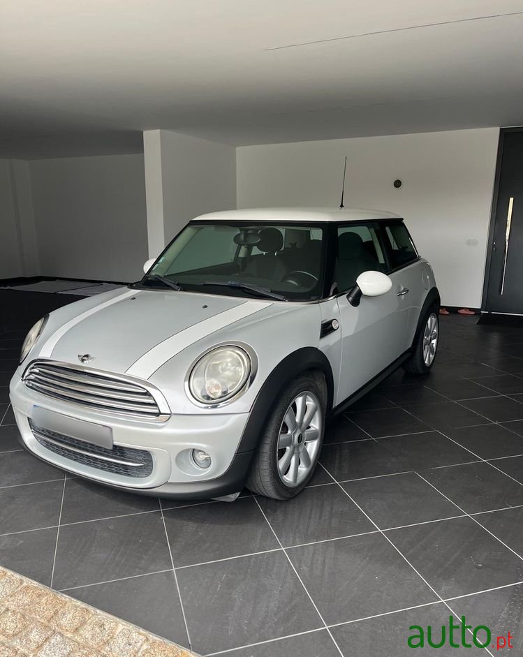 2011' MINI Cooper D photo #1