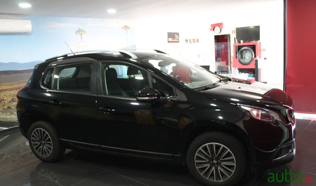 2019' Peugeot 2008 photo #5