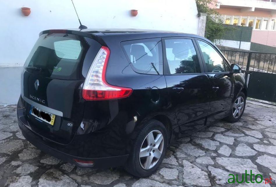 2014' Renault Grand Scenic photo #2