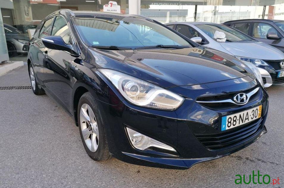 2012' Hyundai i40 Sw photo #3