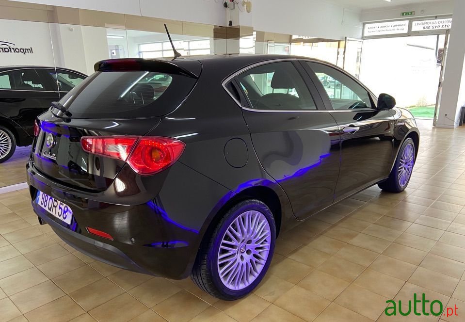 2010' Alfa Romeo Giulietta photo #4