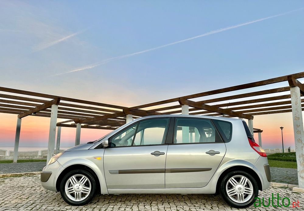 2006' Renault Scenic 1.5 Dci Privilège photo #1