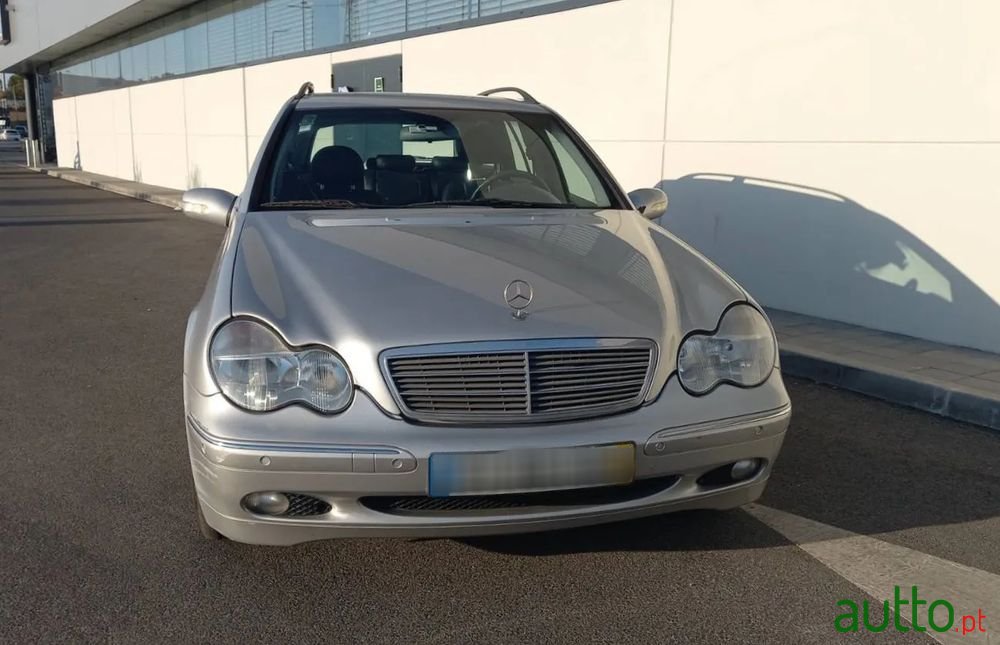 2002' Mercedes-Benz Classe C photo #2