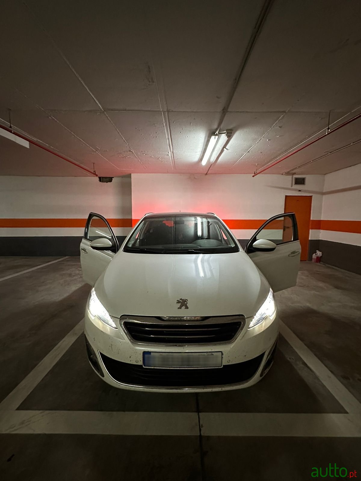 2015' Peugeot 308 308 SW 1.6 BlueHDi Allure EAT6 photo #5