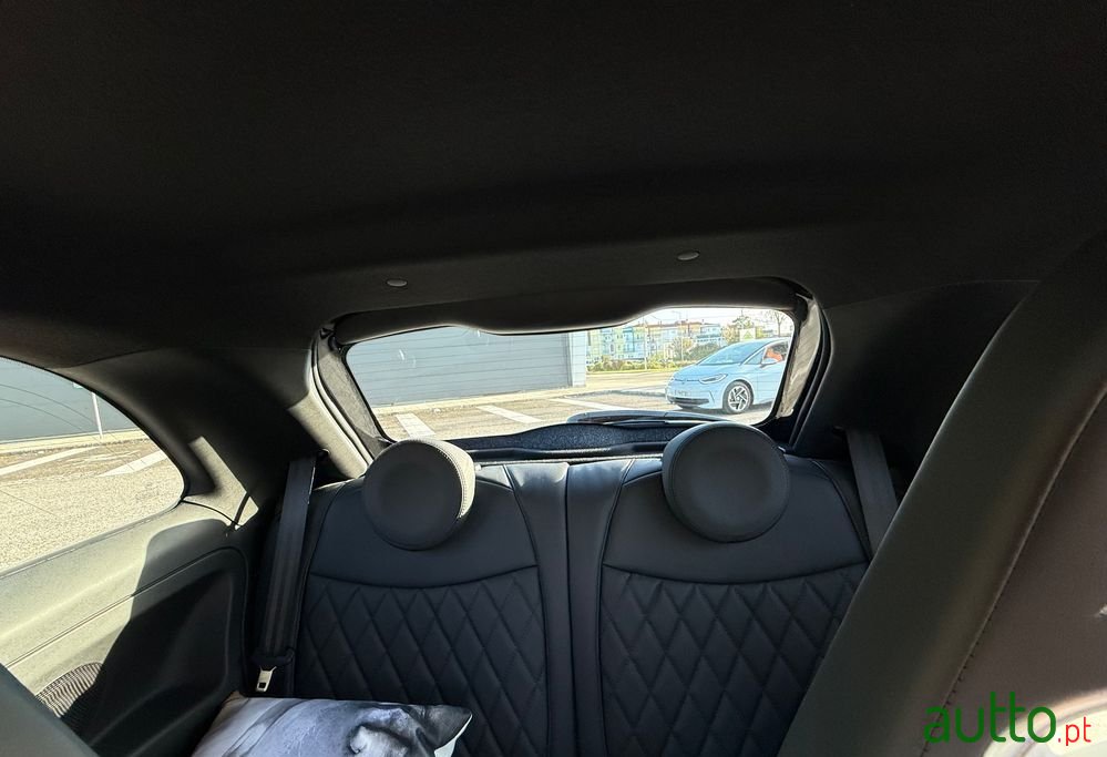 2024' Fiat 695 Abarth photo #3