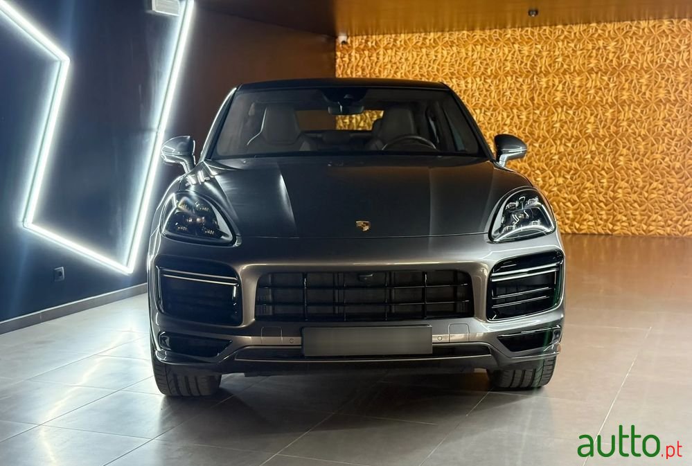 2020' Porsche Cayenne Turbo S E-Hybrid photo #3