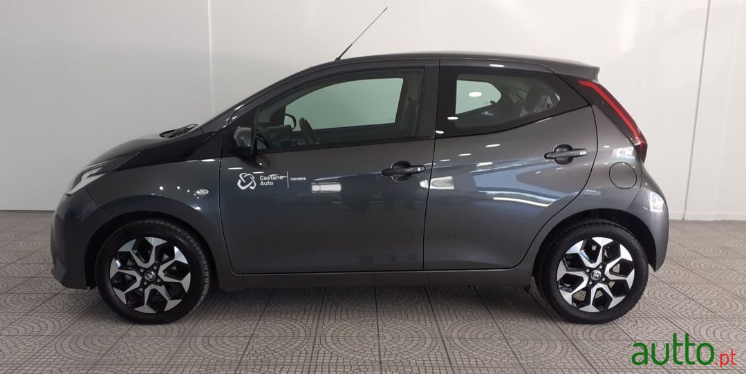 2022' Toyota Aygo photo #3