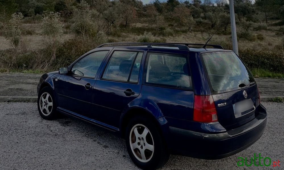 2001' Volkswagen Golf photo #6