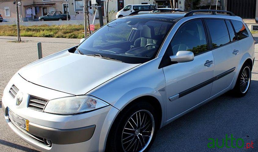 2005' Renault Megane Break photo #2